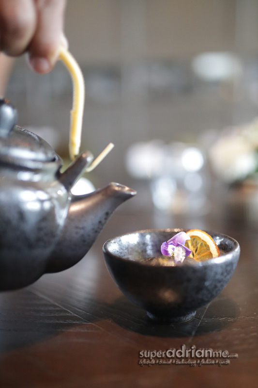 Gin based Bee's Knees cocktail