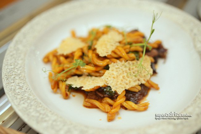Strozzapreti with Braised Oxtail (S$24)
